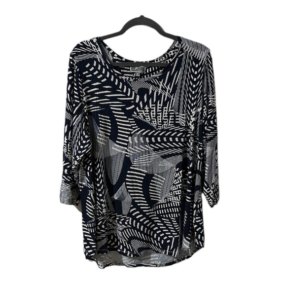 JM Collection Tops - JM collection women navy blue and white patterned 3/4 sleeve top 3x